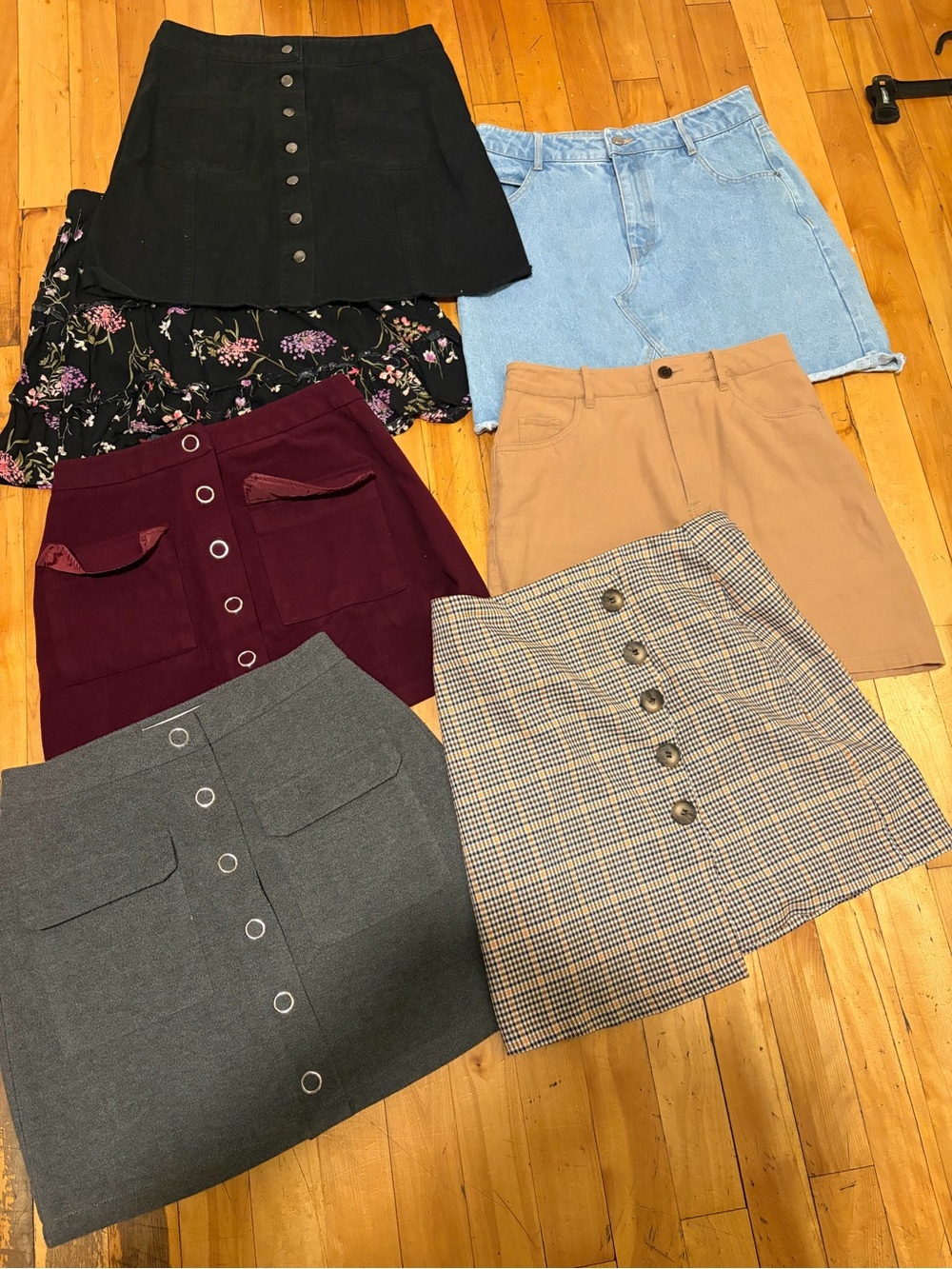 Lot of 6 woman’s skirts, all size medium